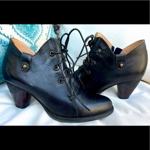 L'Artiste Spring Step black boots